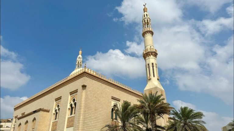 Al Satwa Big Mosque Dubai: Location, Prayer Guide, History, Transport & Visitor Tips Al Satwa Big Mosque Exterior